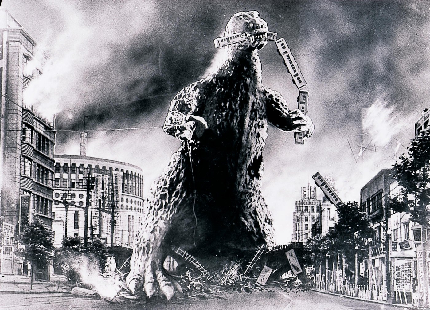 Japón bajo el terror del mounstruo