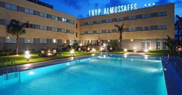 Hotel Tryp Almussafes por la noche