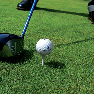 JUGANDO AL GOLF
