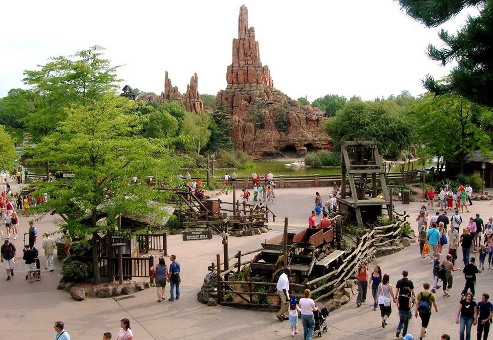 El paisaje de Frontierland, tierra de cow-boys, es un 	concentrado de los escenarios salvajes del Oeste!