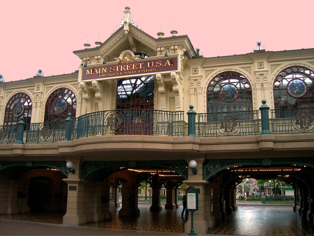 En invierno, Main Street U.S.A. est iluminada con 35 mil bombillas.