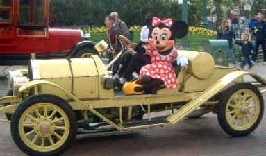 Todos tus personajes favoritos pasean habitualmente por Main Street. All podrs pedirles un autgrafo.