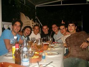 Un grupo de chicos almedijanos