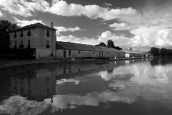 Harinera junto Canal de Castilla