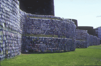 Muralla de  la ciudad de Lugo, iniciativa cultural del Ayuntamiento de cubrirla de libros.