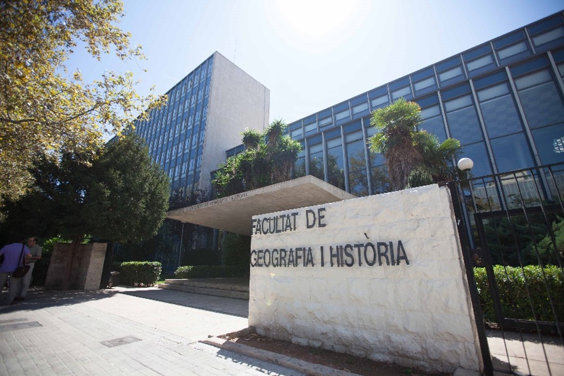 Façana de la Facultat de Geografía i Història de la UV